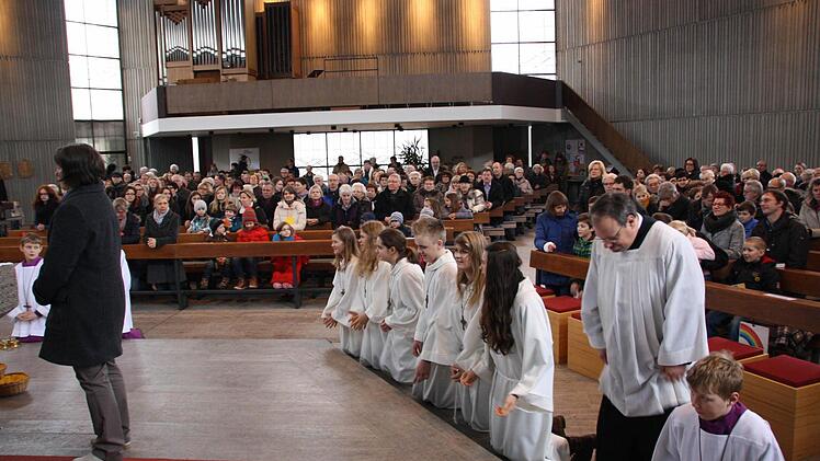 Bilder vom Besuch des Bischofs in Garitz. Fotos: Ralf Ruppert