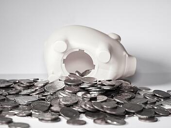 Aufgrund der steigenden Lebenshaltungskosten f&auml;llt es schwer, regelm&auml;&szlig;ig Geld zur&uuml;ckzulegen.
