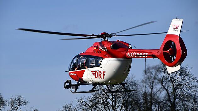 Gauting: Auto erfasst Bub (2) beim Ausparken - Kind schwer am Kopf verletzt