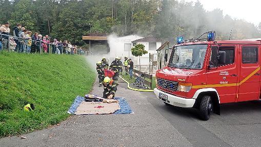Viele kamen zu Schauübung der Löschgruppe Rothenhof mit der Jugendfeuerwehr Rödental.