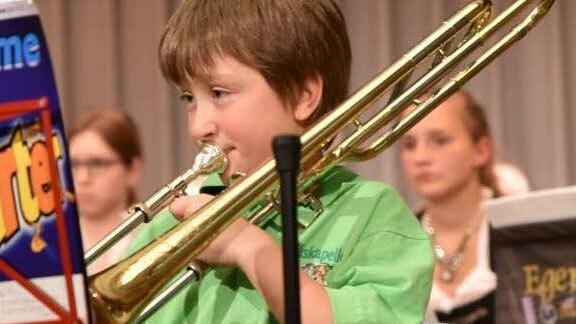 Nicht nur Jungmusiker Jakob Schmidt war mit seiner Zugposaune begeistert bei der Sache