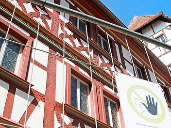 Nur "Befugte" haben aktuell Zutritt zum Rathaus. Auch der Forchheimer Stadtrat begibt sich seit zwei Jahren auf gefährliches Terrain, selbst wenn er sich dem Thema Rathaus-Sanierung nur gedanklich nähert.  Foto: Johannes Höllein