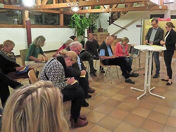 Viele Anregungen sammelten Matthias Fleischhauer und Lena Beyrich beim Arbeitskreis "Öffentlicher Raum und Mobilität". Fotos: Monika Schütz