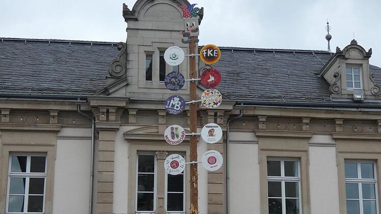 Der Narrenbaum vor dem Rathaus