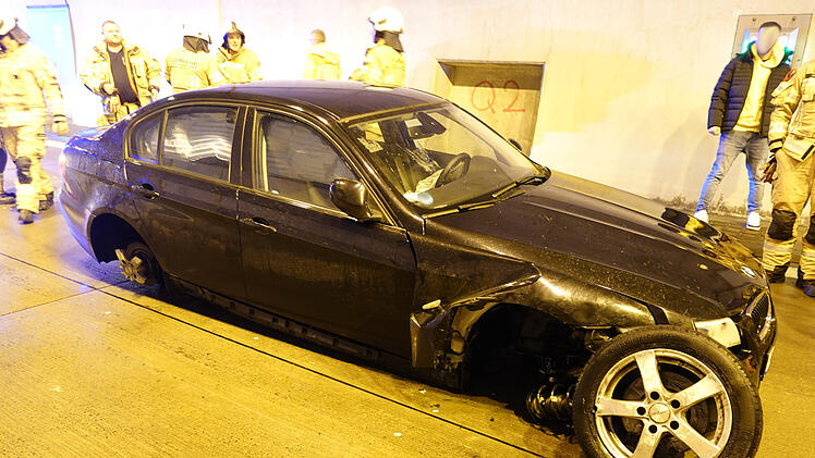 Unfall auf A70, Tunnel "Schwarzer Berg"