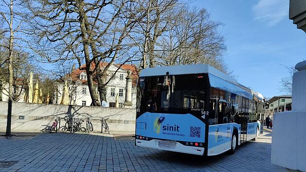 Coburg: Mehrere Verletzte bei Bus-Vollbremsung - Jugendlicher (17) lief pl&ouml;tzlich auf die Stra&szlig;e