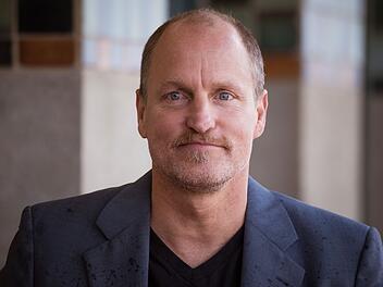 Kinog&auml;ngern vor allem als Haymitch aus den "Mockingjay"-Filmen bekannt, machte Woody Harrelson zuletzt mit dem Oscar-Film "Three Billboards Outside Ebbing, Missouri" von sich reden. Seine Vergangenheit ist nicht weniger sensationell - aber auf d&uuml;stere Weise.