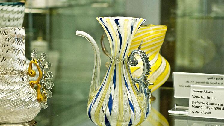 Kunstsammlungen Veste Coburg: Kanne, Venedig, 18. Jh., entfärbte Glasmasse, Toenung, FiligranglassFoto: Jochen Berger