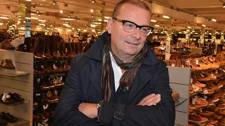 Thomas Mücke ist zufrieden: Der Umzug vom Laubanger nach Trosdorf hat sich  für den Schuh-Händler  als richtig erwiesen.