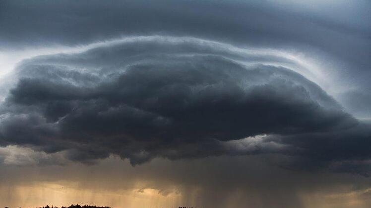 Für die Region wurden Unwetterwarnungen heraus gegeben. Der Deutsche Wetterdienst warnt vor Sturm, Hagel und Regen über Franken. Welche Gebiete sind betroffen? Symbolbild: pixabay.com / Sturm