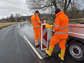 Sperrung: Bei Mitwitz steigt &uuml;berraschend schnell der Pegel