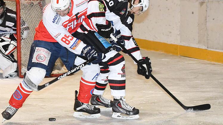 Kissingens Niko Grönstrand (rechts) gegen Nürnberg in Aktion. Der Verteidiger würde im Spiel gerne öfter seinen großen Körper einsetzen wollen. Foto: Hopf