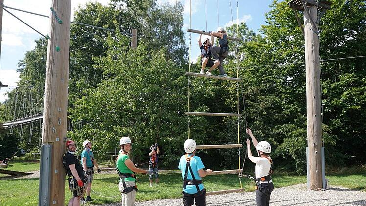 Hochseilgarten Paartag im Hochseilgarten am Volkersberg. An verschiedenen Stationen  konnten Paare ihr Miteinander neu erleben und vertiefen. Foto: Marion  Eckert