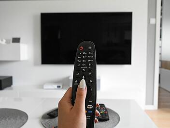 Fernsehnutzerinnen und -nutzer müssen nun auf einen HD-Empfang umsteigen, möchten sie weiterhin spezifische Programme nutzen.