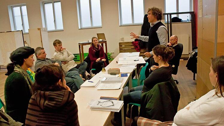 Das Produktionsteam und die Darsteller auf der Probebühne am Bürglaß.