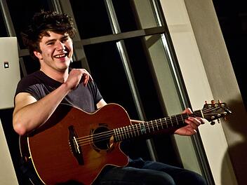 Erfolgreiches Coburg-Debüt: Julian Pollina alias Faber beim Gastspiel im Haus Contakt. Foto: Jochen Berger