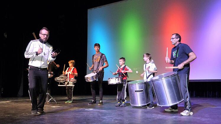 Drumfire" bildete den Auftakt zur Sportlergala mit Karsten Friedrich und der Percussionsgruppe der Städtischen Musikschule.