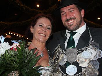 Sie freuen sich auf die kommende Schützensaison: Schützenkönigin Ute Wittig mit dem Regenten Hans Dreyer. Foto: Veronika Schadeck