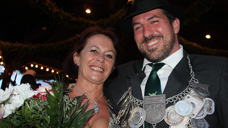Sie freuen sich auf die kommende Schützensaison: Schützenkönigin Ute Wittig mit dem Regenten Hans Dreyer. Foto: Veronika Schadeck