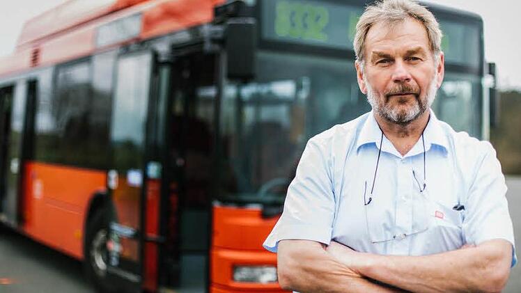 Herbert Schmidt (60) ist seit 39 Jahren Busfahrer und will noch lang nicht aufhören. Wenn der Ruf des Busverkehrs leidet, findet er das schade.