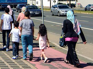 Um anerkannte Flüchtlinge aus städtischen Gemeinschaftsunterkünften zu holen, will die Stadt Nürnberg mit einem Wohnprojekt Mietobjekte für Flüchtlinge finden. Symbolfoto: Nicolas Armer, dpa