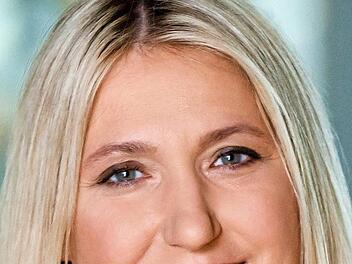 Die Bundestagsabgeordnete Silke Launert (CSU) informiert in ihrem Wahlkreis über das Kinderkrankengeld. Foto: Tobias Koch