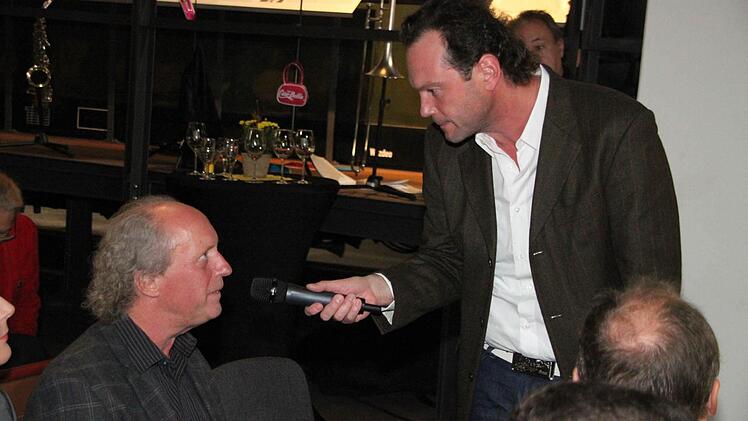 Schauspieler Hubert Burcek (links) im Interview.