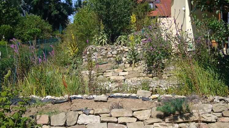 Alle Gartenmauern im Terrassen-Garten der Maniettas sind mit heimischen Steinen gebaut. Manietta