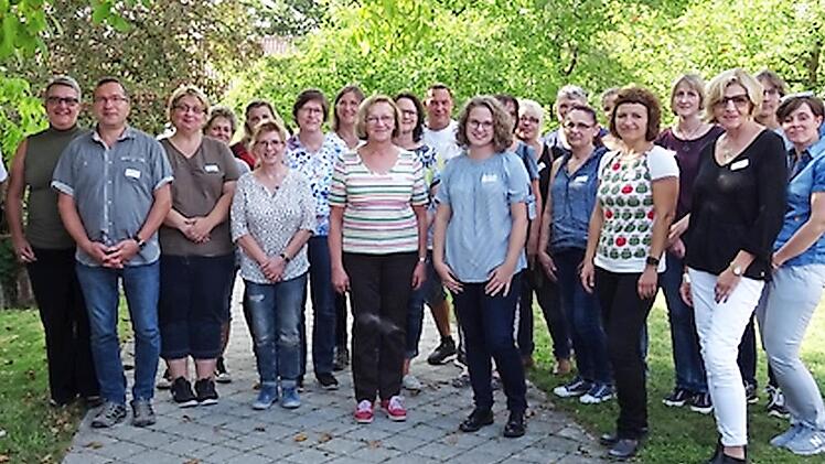 Die Teilnehmer des Coachings Kita- und Schulverpflegung bei der Auftaktveranstaltung am Amt f&uuml;r Ern&auml;hrung, Landwirtschaft und Forsten Bayreuth Foto: PR