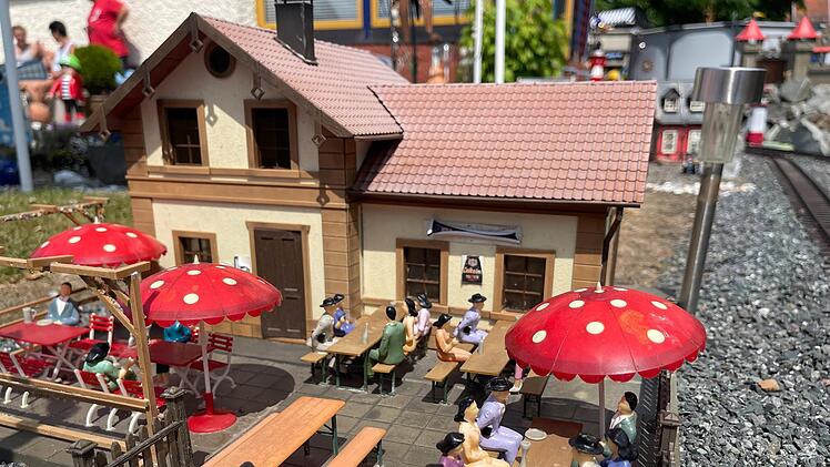 Gemütlichkeit im Biergarten. Foto: Jürgen Gärtner