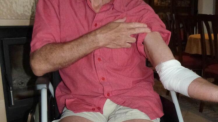 Für die nächsten drei Wochen muss Werner Müller einen Rollstuhl benutzen.