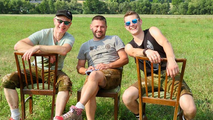 von links Stephan , Martin und Dominik auf der grünen Wiese