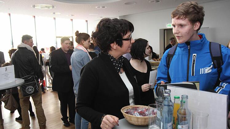 Michaela Simon und Marco Kaiser beim 'Speed-Date'. Fotos: Michael Gründel