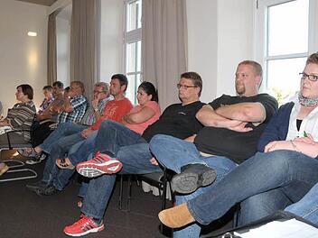 Gespannt verfolgten vor allem die Dörflaser die Gemeinderatssitzung. Foto: Roland Meister