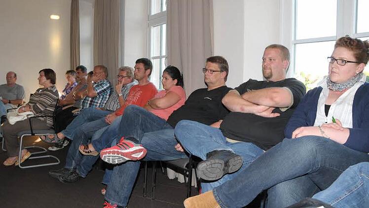 Gespannt verfolgten vor allem die Dörflaser die Gemeinderatssitzung. Foto: Roland Meister