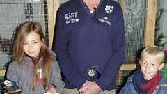 Die höchste Anzahl an gemeldeten Tieren stellte die Familie Gehring aus Lahm (von links): Luisa Gehring, Alfred Gehring und Leon Partschefeld.  Fotos: Gerd Fleischmann