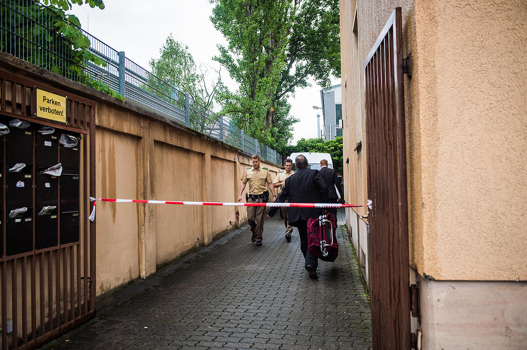 Erneuter Prostituiertenmord in Nürnberg: Leiche in Modellwohnung gefunden
Polizei geht von einem Tötungsdelikt aus – Details zu den Todesumständen noch unklar – Spurensicherung noch bei der Arbeit