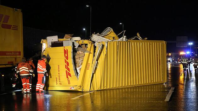 Ein folgenschwerer Lkw-Unfall ereignete sich am Mittwochabend auf der A9 im Kreis Bayreuth. Foto: NEWS5 / Fricke