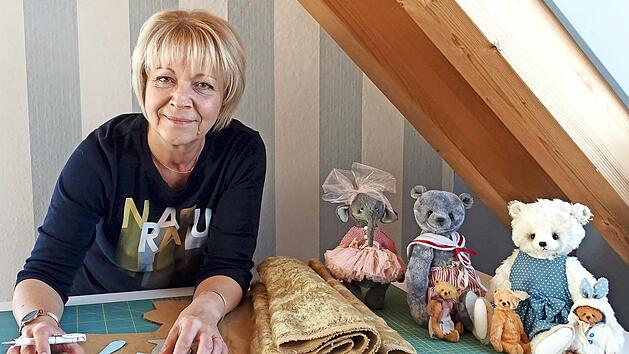Edith Lodes-Nowotnys Leidenschaft: Sie entwirft und fertigt „Kledi-Bären“.