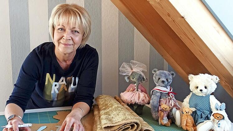Edith Lodes-Nowotnys Leidenschaft: Sie entwirft und fertigt „Kledi-Bären“.