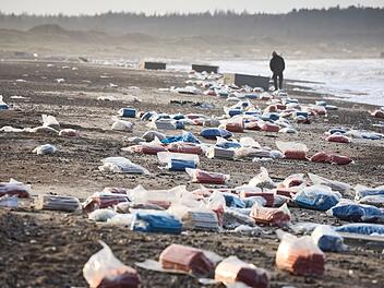 Frachtschiff verliert Container vor D&auml;nemark