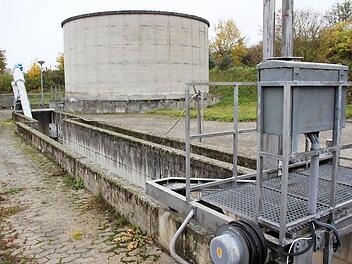 Die Kläranlage in Junkersdorf ist 37 Jahre alt und damit längst nicht mehr auf dem Stand der Technik. Jetzt wird sie saniert, wofür der  Abwasserzweckverband  "Mittlerer Weisachgrund" voraussichtlich zwischen 180 000 und 210 000 Euro aufbringen muss.  Foto: Eckehard Kiesewetter