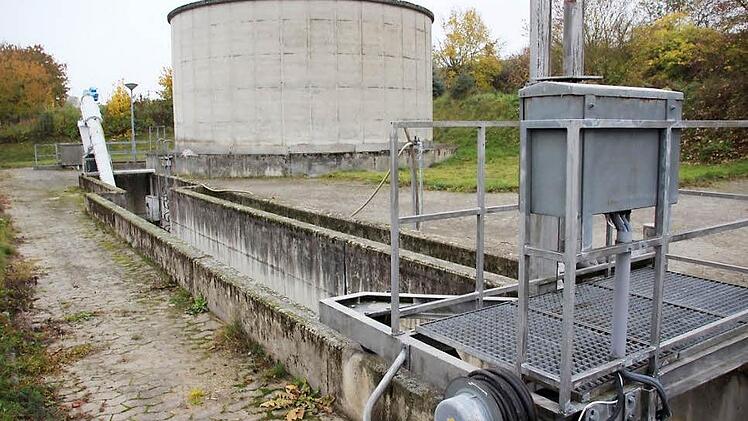Die Kläranlage in Junkersdorf ist 37 Jahre alt und damit längst nicht mehr auf dem Stand der Technik. Jetzt wird sie saniert, wofür der  Abwasserzweckverband  "Mittlerer Weisachgrund" voraussichtlich zwischen 180 000 und 210 000 Euro aufbringen muss.  Foto: Eckehard Kiesewetter