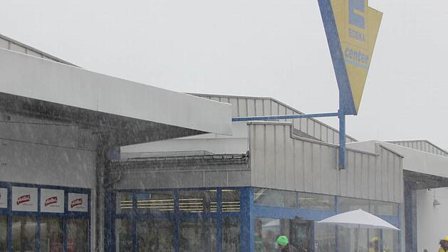 Edeka gibt seinen Markt in der Kronacher Industriestra&szlig;e im Lauf dieses Jahres auf. Eine vergleichbare Nachfolgenutzung des Geb&auml;udes zeichnet sich ab. Foto: Marco Mei&szlig;ner