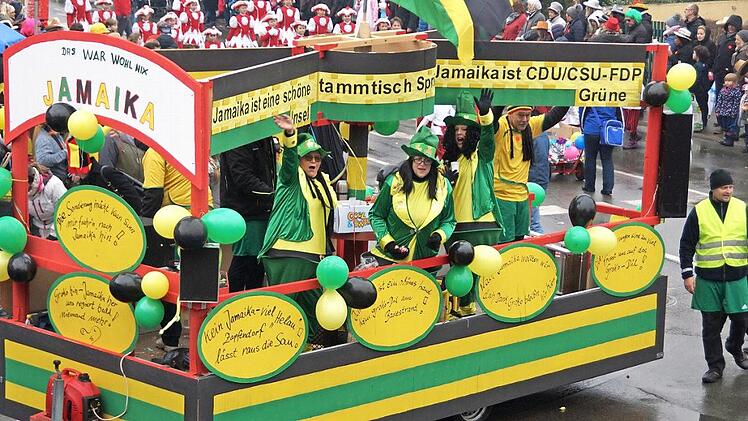 Der "Stammtisch Sprich Leise" hatte sich wohl schon auf ein karibisches Karnevalstreiben gefreut.  Foto: Johannes Michel
