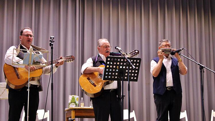 Sorgen für die richtigen Töne und die Stimmung: (von links) Toni Seller, Edmund Seller, Ewald Kiesel