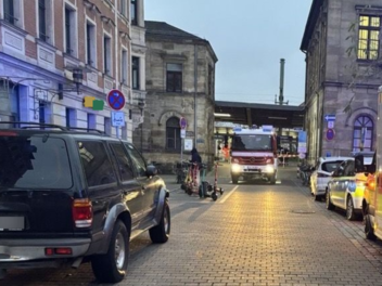 Feuerwehr Bamberg r&uuml;ckt zu Bahnhof aus - "verwirrte Person"