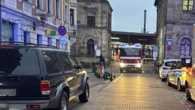 Feuerwehr Bamberg r&uuml;ckt zu Bahnhof aus - "verwirrte Person"
