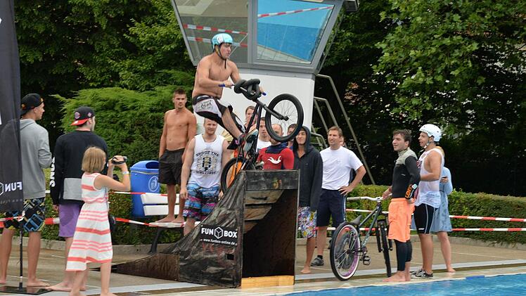 Wassertag beim Jugendfestival YouCo im Aquaria Freibad in CoburgFoto: Ronald Rinklef