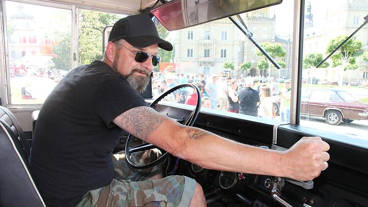 Impressionen vom 15. Coburger Old- und Youngtimertreffen auf dem Schlossplatz.Foto: Wolfgang Desombre